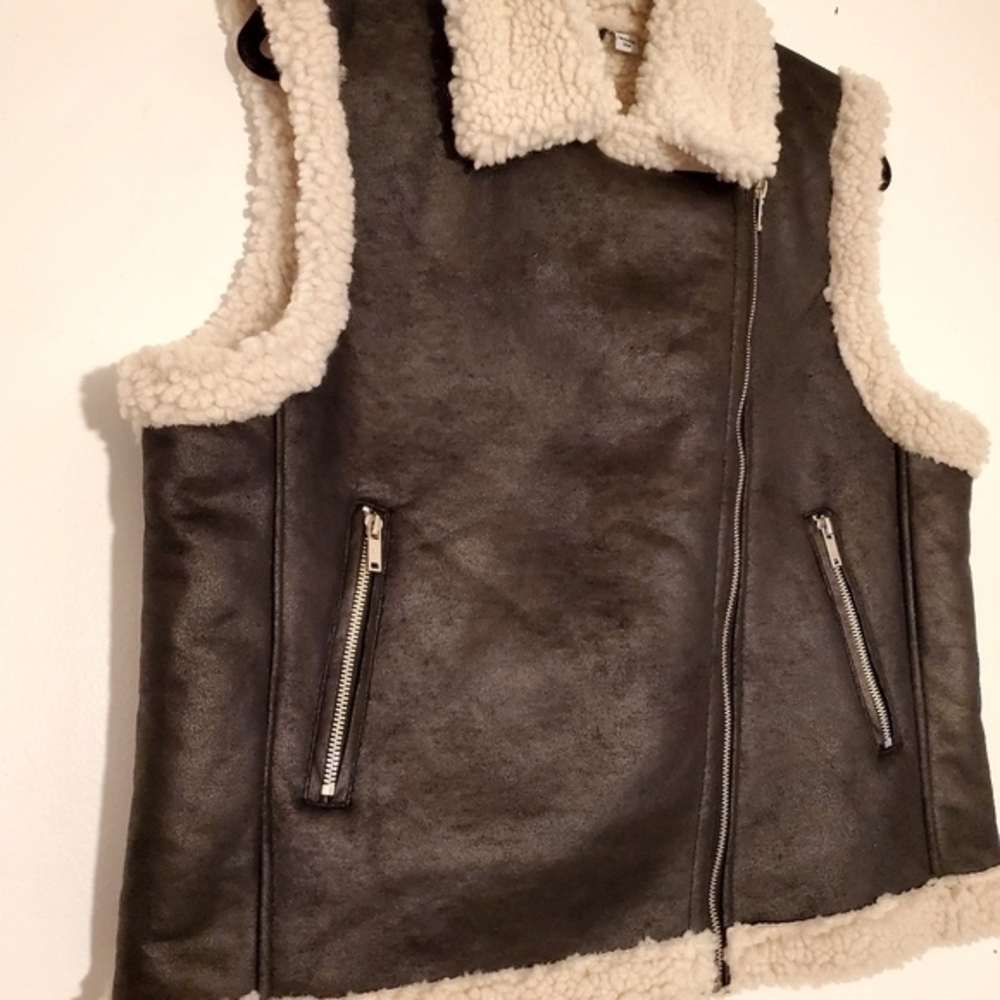 Noisy May Sherpa Zipup Vest Jacket Black Zipper Pockets Size Medium NWT - Picture 2 of 12